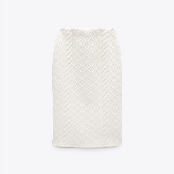 Zara Set - Ecru Quilted Sweatshirt & Skirt - Picture 16 of 17